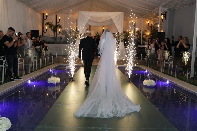 והם חיו באושר ובכושר: מארגז החול בגן אל החופה 14