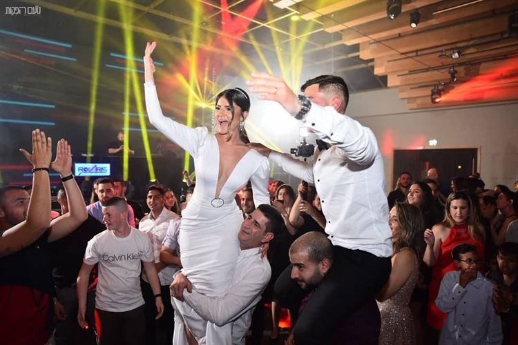 והם חיו באושר ובכושר: מארגז החול בגן אל החופה 20