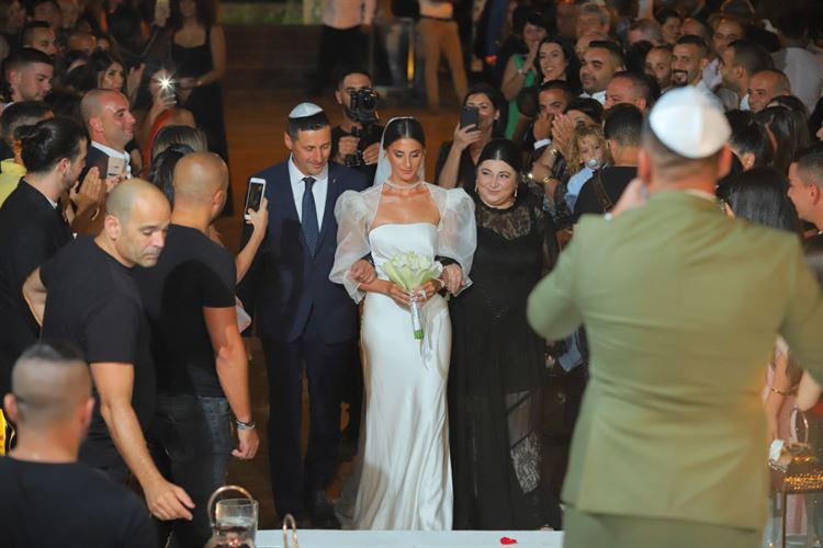 הלוק שתפס אותנו: כשאלגנטיות היא שם המשחק 14