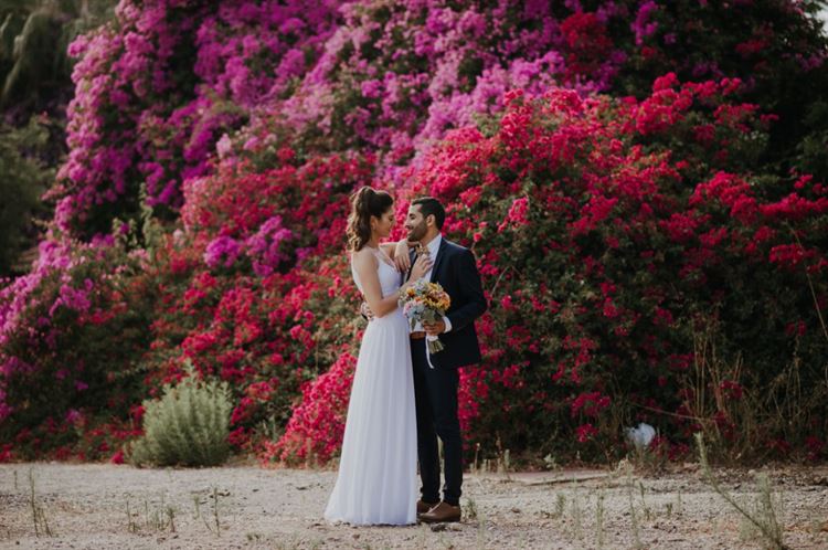 כתבה לו שהיא מאוהבת בו, והשאירה את הפתק  על שמשת רכבו 11