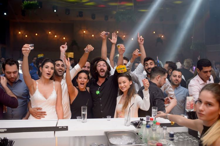 כתבה לו שהיא מאוהבת בו, והשאירה את הפתק  על שמשת רכבו 20