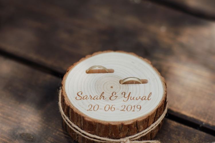 כתבה לו שהיא מאוהבת בו, והשאירה את הפתק  על שמשת רכבו 6