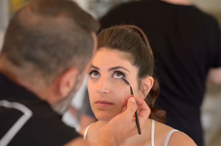 כתבה לו שהיא מאוהבת בו, והשאירה את הפתק  על שמשת רכבו 8