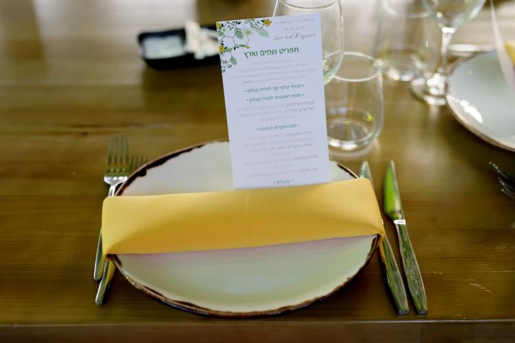 כתבה לו שהיא מאוהבת בו, והשאירה את הפתק  על שמשת רכבו 27