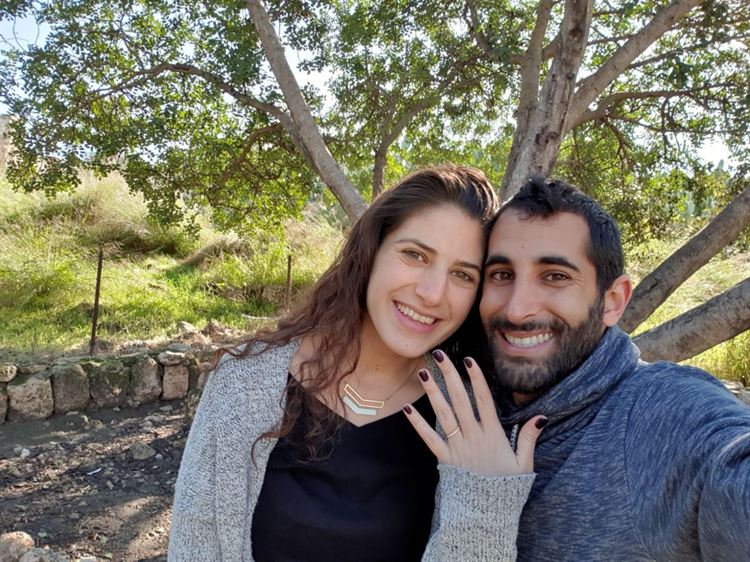 כתבה לו שהיא מאוהבת בו, והשאירה את הפתק  על שמשת רכבו 3