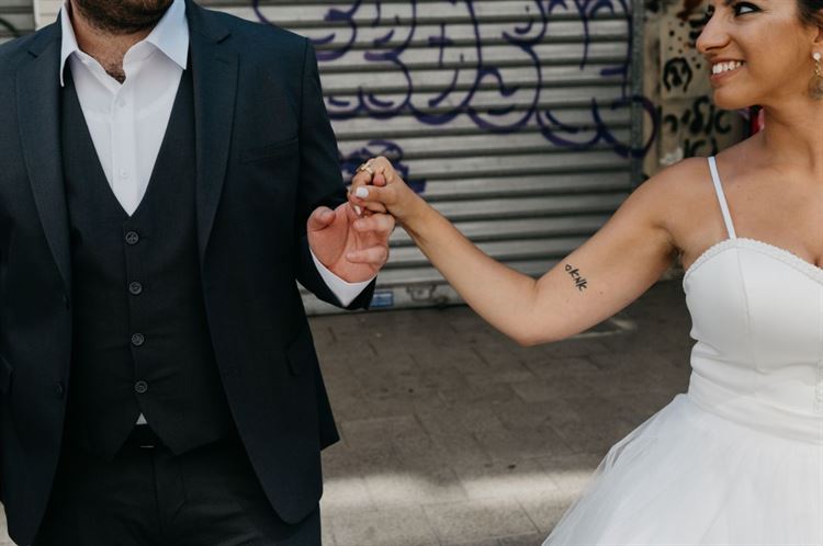 למה רק את האצבע?  (צילום: איתמר כהן)