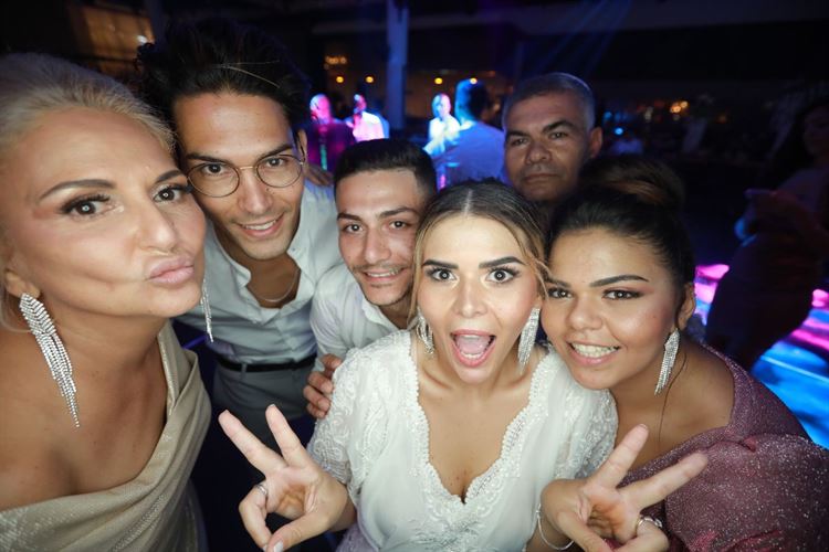 מצחיק פה: החתונה של הכוכב ששבר את הרשת 22