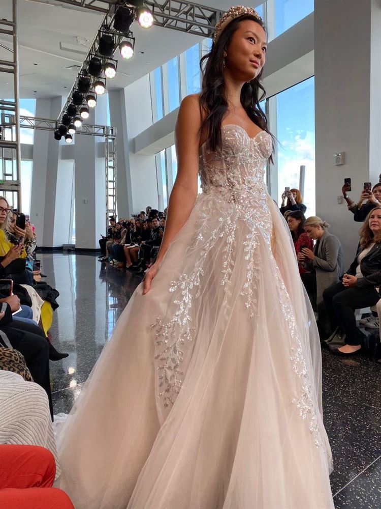 הישר מניו יורק: הטרנדים של שבוע האופנה לכלות 2019 15