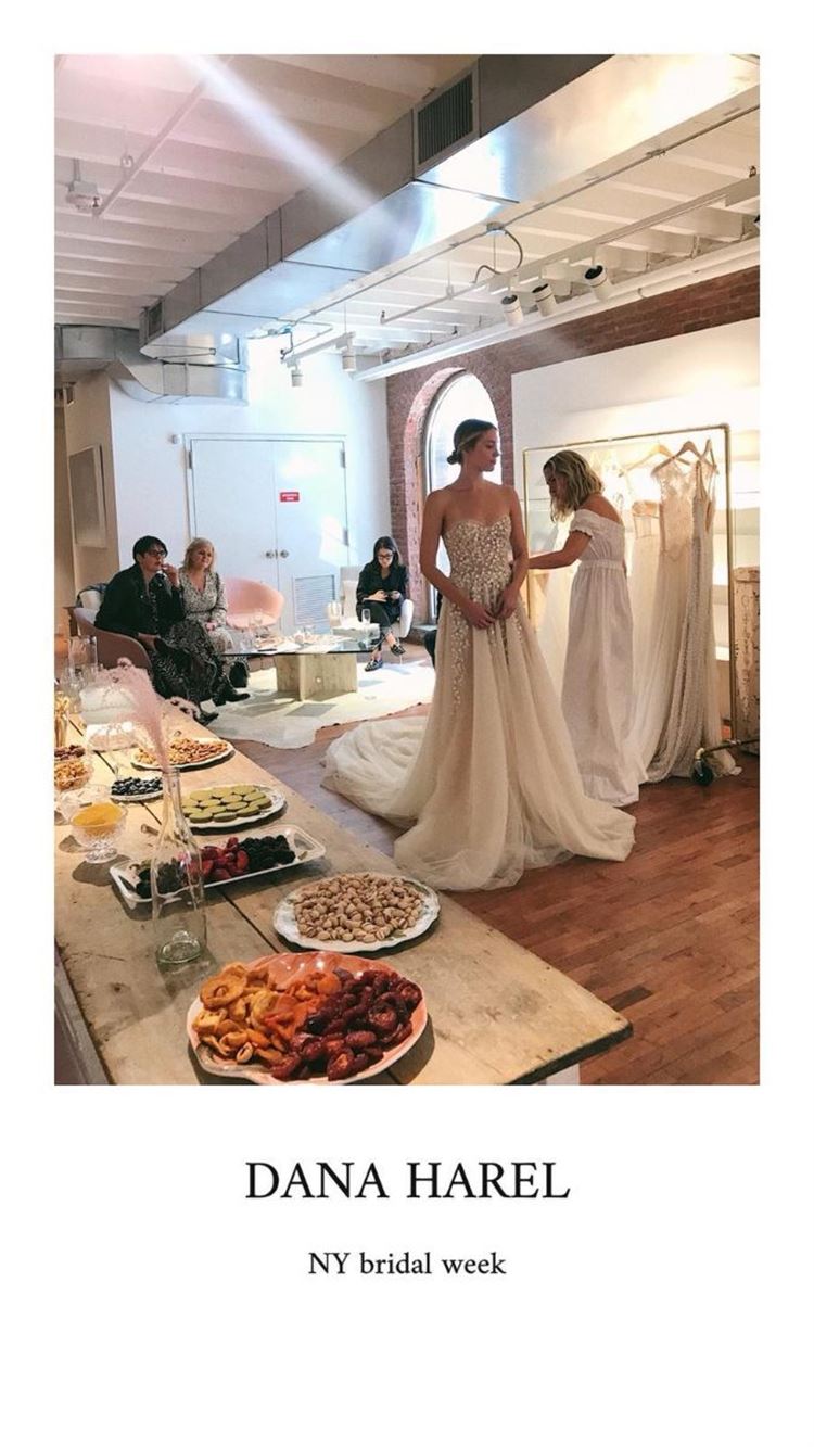 דנה הראל מגיעה לשבוע האופנה הלבנה 3