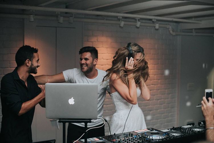 מתוך אלבום החתונה של עדי חי ציון ואביב חורש (צילום: People Photography)