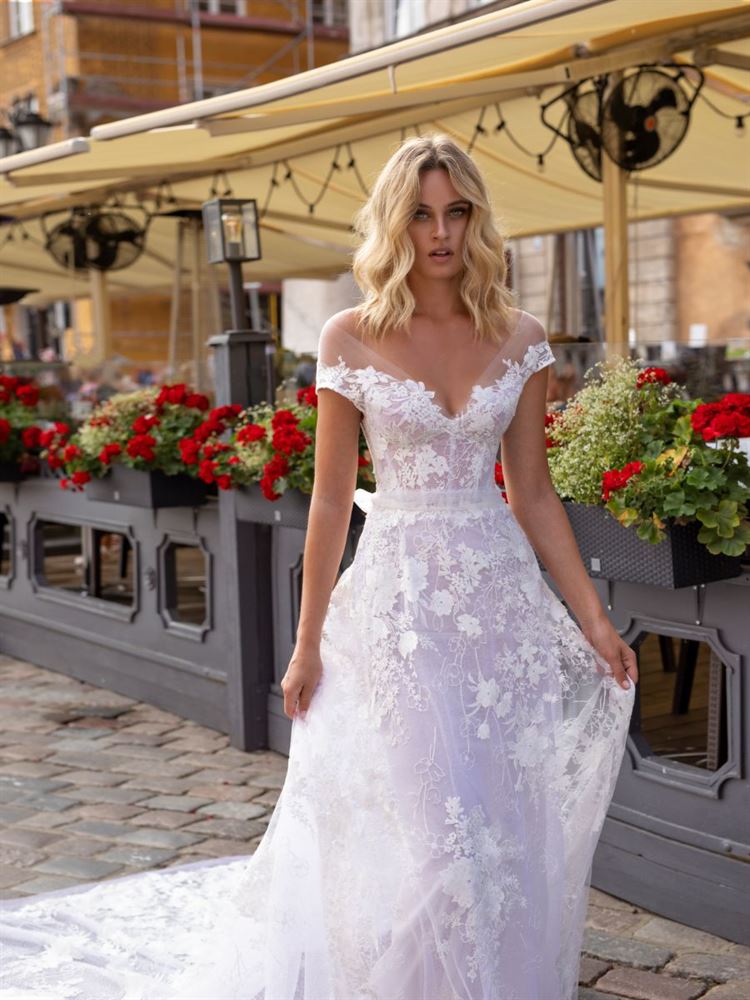 למה הכלות הבריטיות מתאהבות באופנת הכלות הישראלית? 7