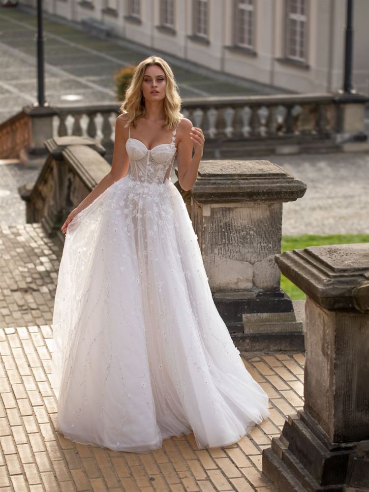 למה הכלות הבריטיות מתאהבות באופנת הכלות הישראלית? 4