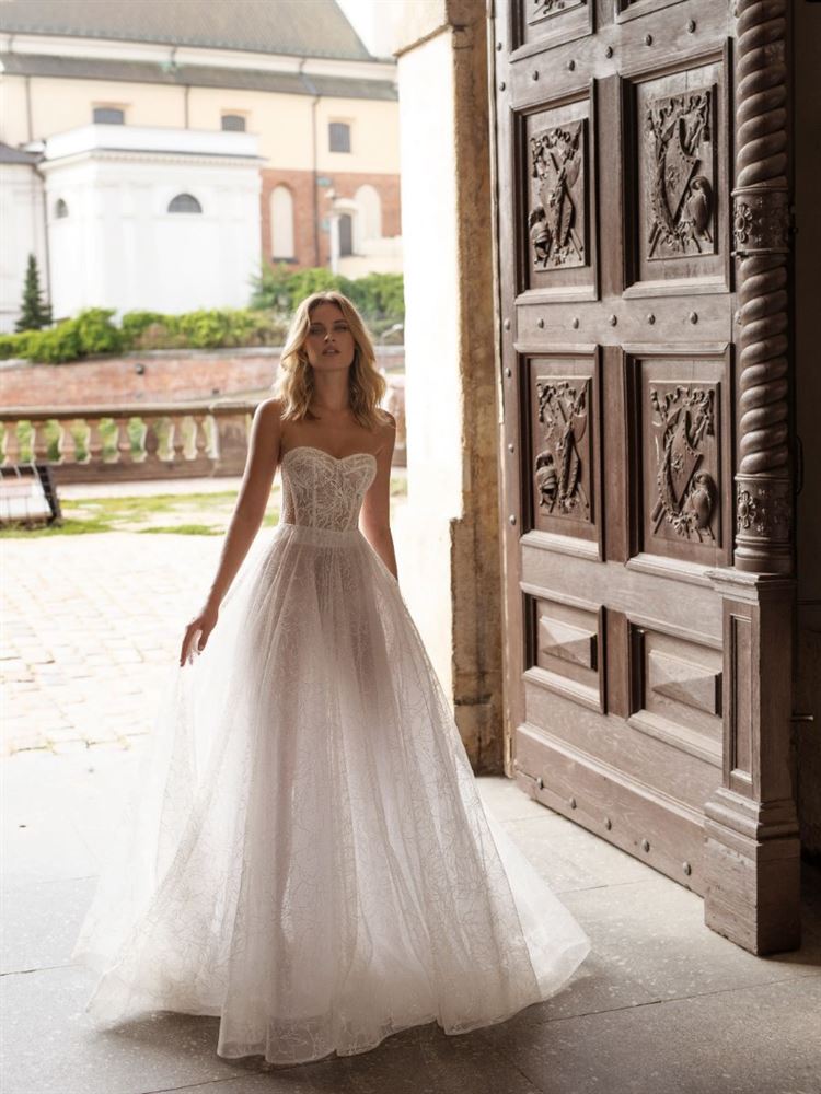 למה הכלות הבריטיות מתאהבות באופנת הכלות הישראלית? 11