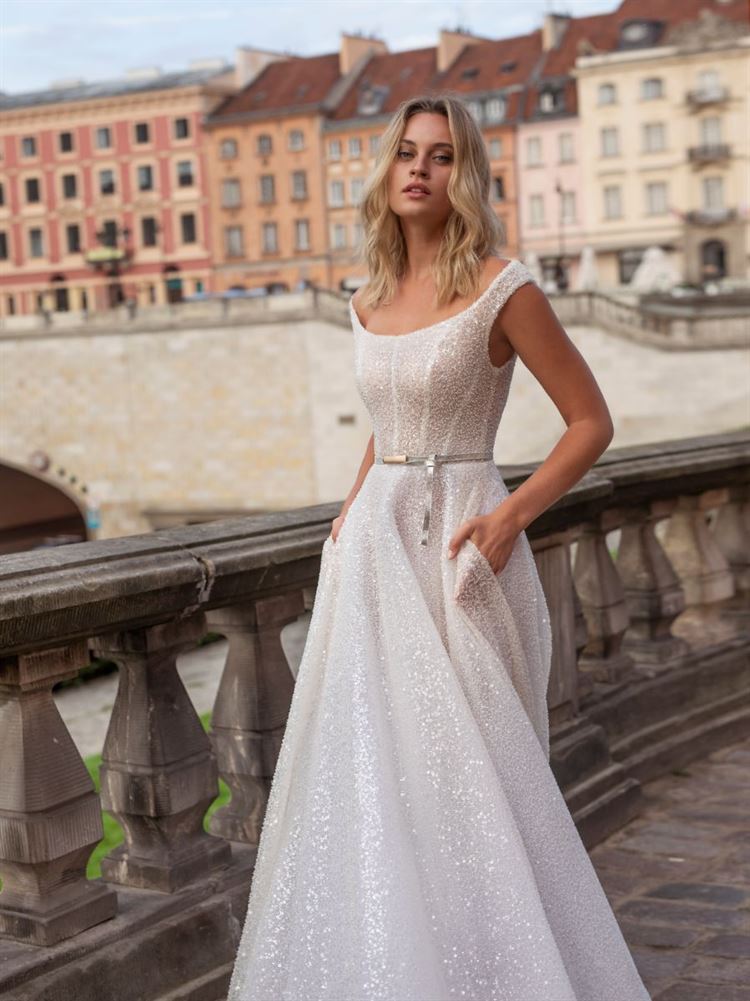 למה הכלות הבריטיות מתאהבות באופנת הכלות הישראלית? 15