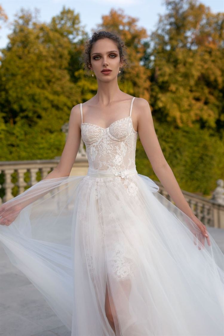 למה הכלות הבריטיות מתאהבות באופנת הכלות הישראלית? 23