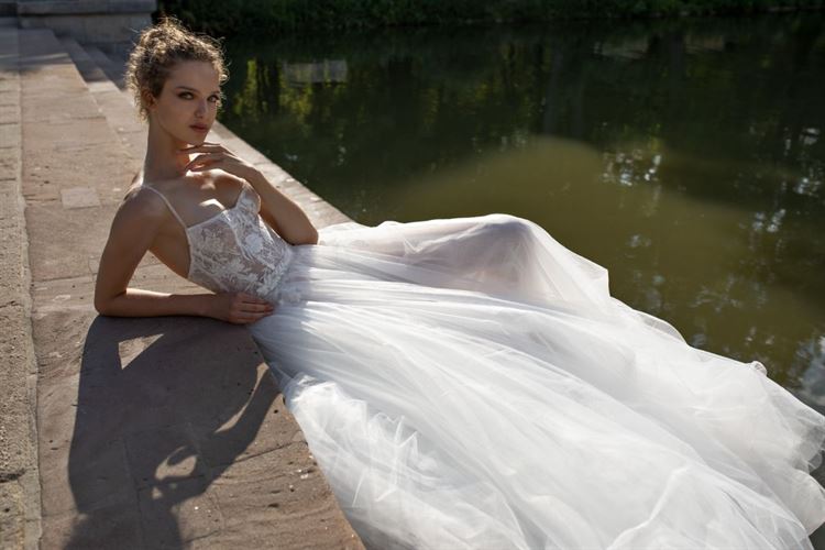 למה הכלות הבריטיות מתאהבות באופנת הכלות הישראלית? 29