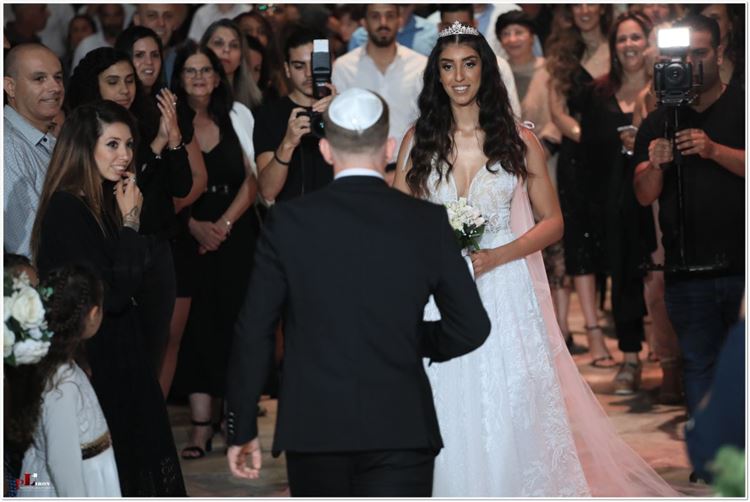 אומנות ההומור: סיפור אהבה שהתחיל מבדיחה 14