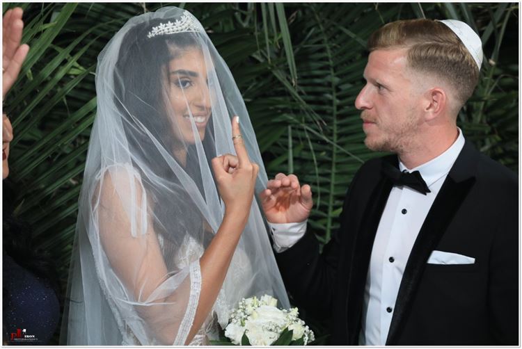 אומנות ההומור: סיפור אהבה שהתחיל מבדיחה 16