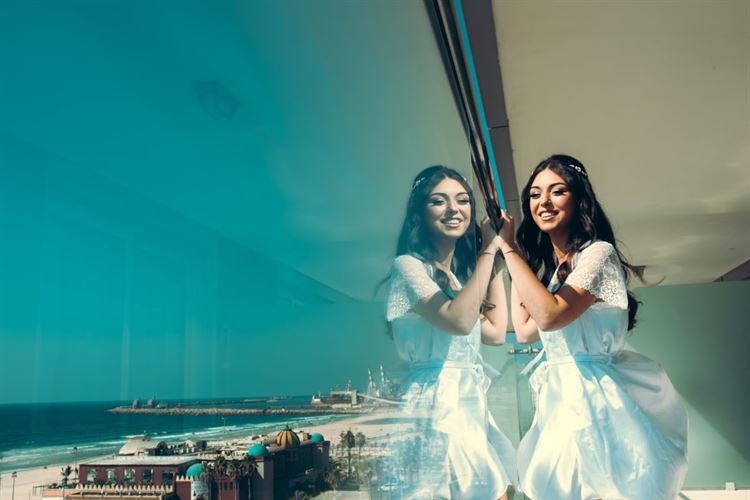 צהוב עולה: כשהוא אוהד את בית"ר והיא את מכבי 12