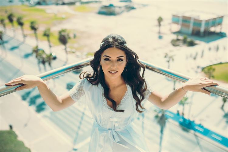 צהוב עולה: כשהוא אוהד את בית"ר והיא את מכבי 13