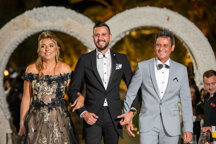 צהוב עולה: כשהוא אוהד את בית"ר והיא את מכבי 26