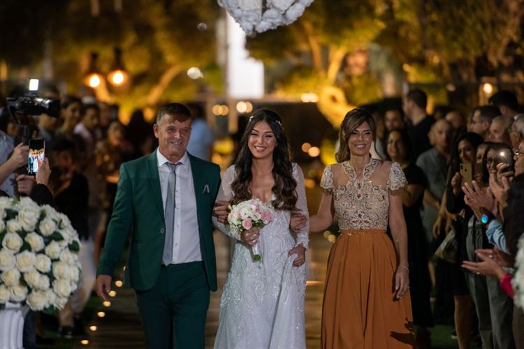 צהוב עולה: כשהוא אוהד את בית"ר והיא את מכבי 27