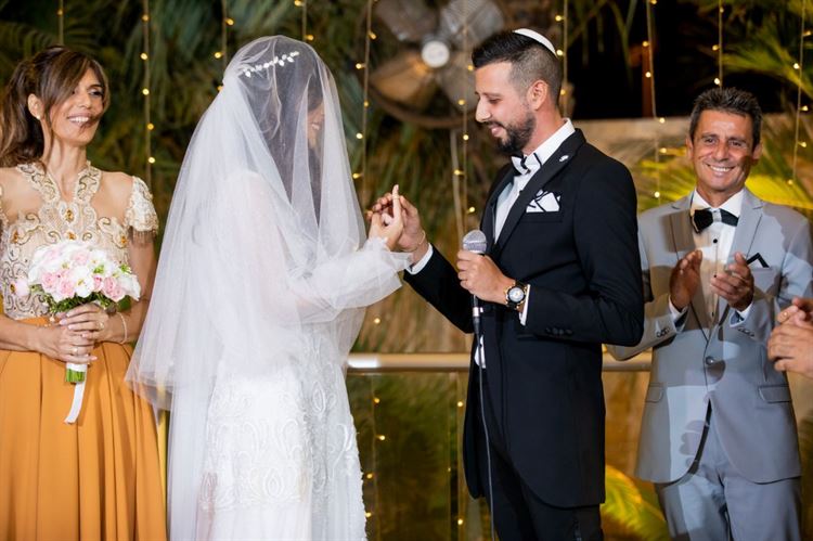 צהוב עולה: כשהוא אוהד את בית"ר והיא את מכבי 30