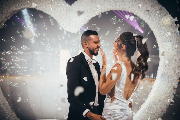 צהוב עולה: כשהוא אוהד את בית"ר והיא את מכבי 33