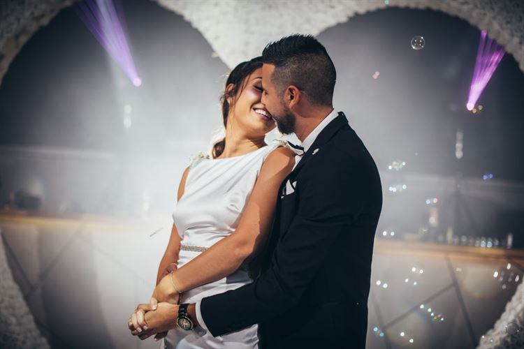 צהוב עולה: כשהוא אוהד את בית"ר והיא את מכבי 34