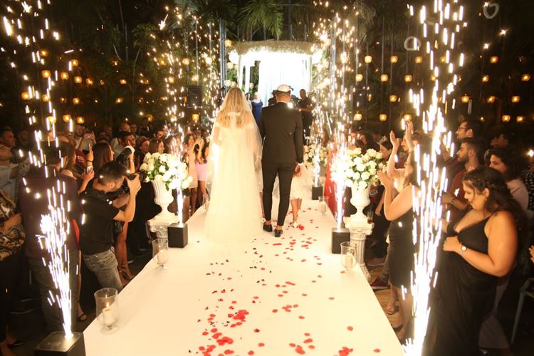 The girl next door: טיפסו על החומה, ומצאו אהבה 12