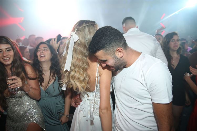 The girl next door: טיפסו על החומה, ומצאו אהבה 18