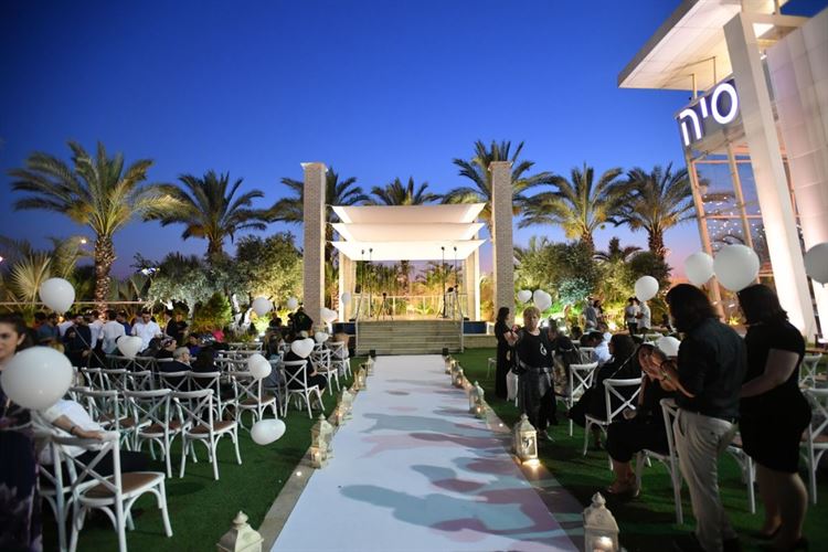 הטבעת שלא הייתה: המתיחה שהכניסה אותה לפאניקה 12