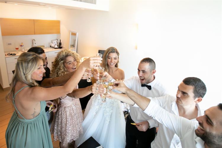 קרנבל צבעוני: תמונות החתונה של הזוג הכי מדליק בשטח 13