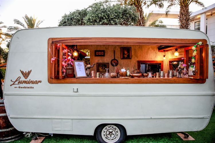 קרנבל צבעוני: תמונות החתונה של הזוג הכי מדליק בשטח 23