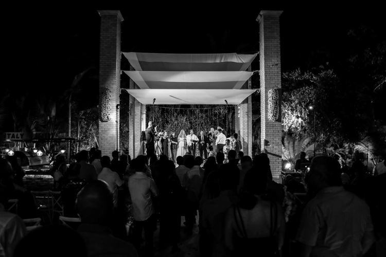 קרנבל צבעוני: תמונות החתונה של הזוג הכי מדליק בשטח 26