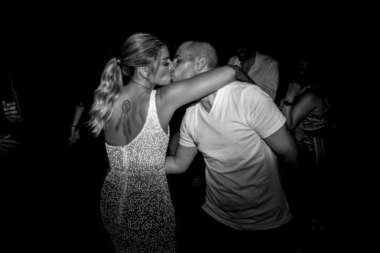 קרנבל צבעוני: תמונות החתונה של הזוג הכי מדליק בשטח 29