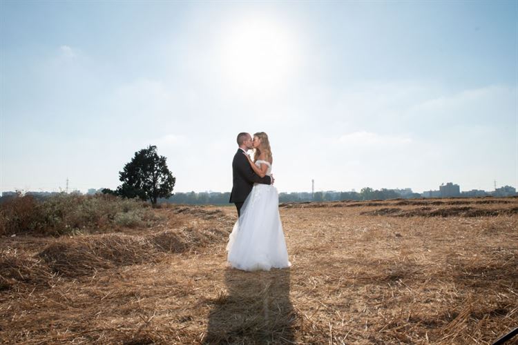 קרנבל צבעוני: תמונות החתונה של הזוג הכי מדליק בשטח 19