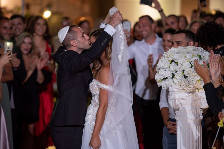 קרנבל צבעוני: תמונות החתונה של הזוג הכי מדליק בשטח 21