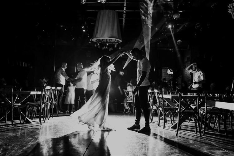 אהבת ילדות: הזוג שפנטז על החופה מגיל 12 34