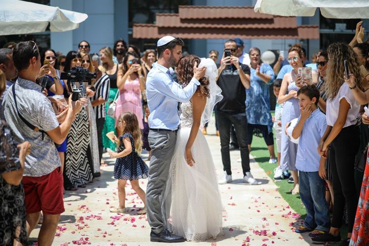 החתונה שהקסימה אותנו: עיצוב DIY עם נגיעות של טבע 25