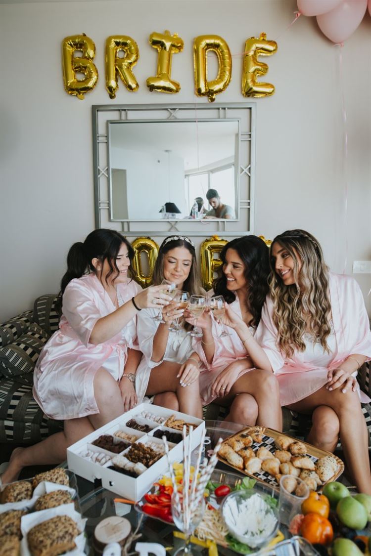 מתוך אלבום החתונה של רוני רובינפלד ורן אלבז (צילום: לבנה צלמים)