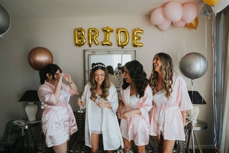 מתוך אלבום החתונה של רוני רובינפלד ורן אלבז (צילום: לבנה צלמים)