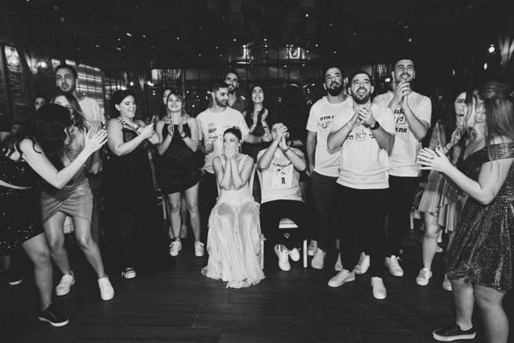 מתוך אלבום החתונה של רוני רובינפלד ורן אלבז (צילום: לבנה צלמים)