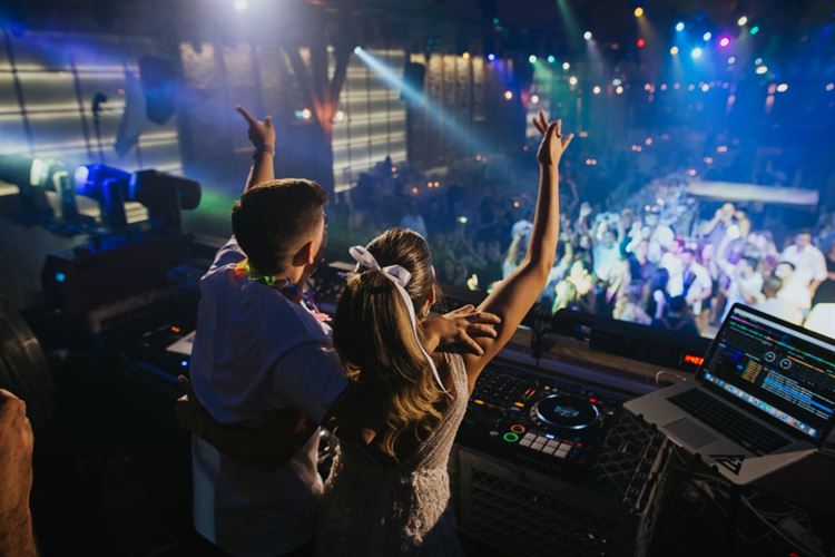 מתוך אלבום החתונה של רוני רובינפלד ורן אלבז (צילום: לבנה צלמים)