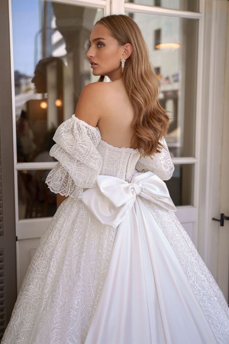 סיפורי נסיכות: הקולקציה שהיפנטה את עולם האופנה הלבנה 8