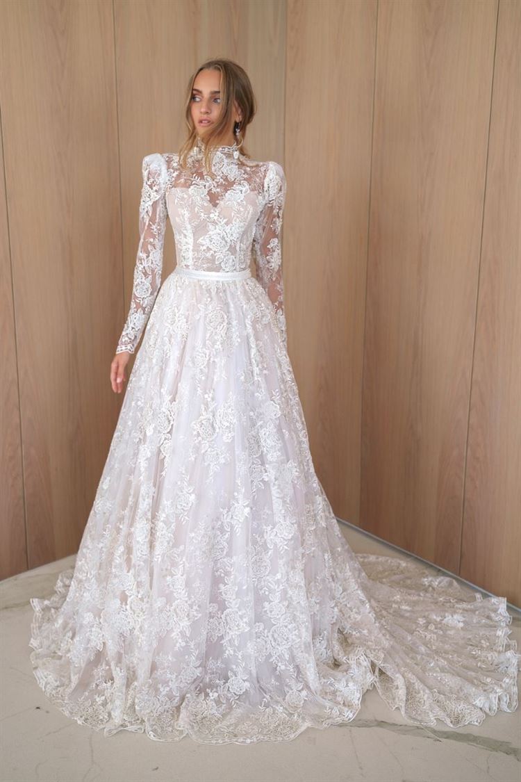 סיפורי נסיכות: הקולקציה שהיפנטה את עולם האופנה הלבנה 10