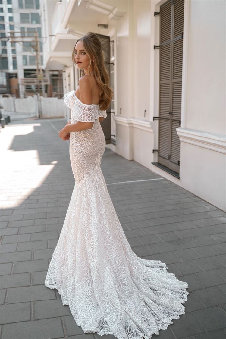 סיפורי נסיכות: הקולקציה שהיפנטה את עולם האופנה הלבנה 12