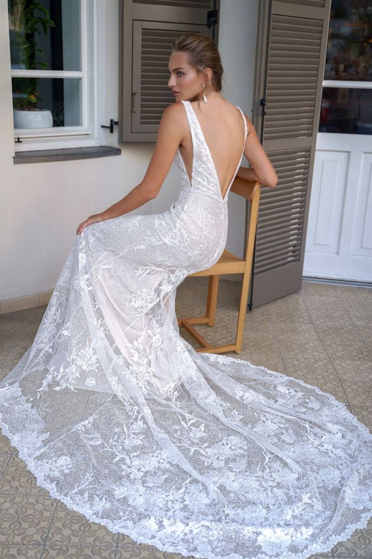 סיפורי נסיכות: הקולקציה שהיפנטה את עולם האופנה הלבנה 14