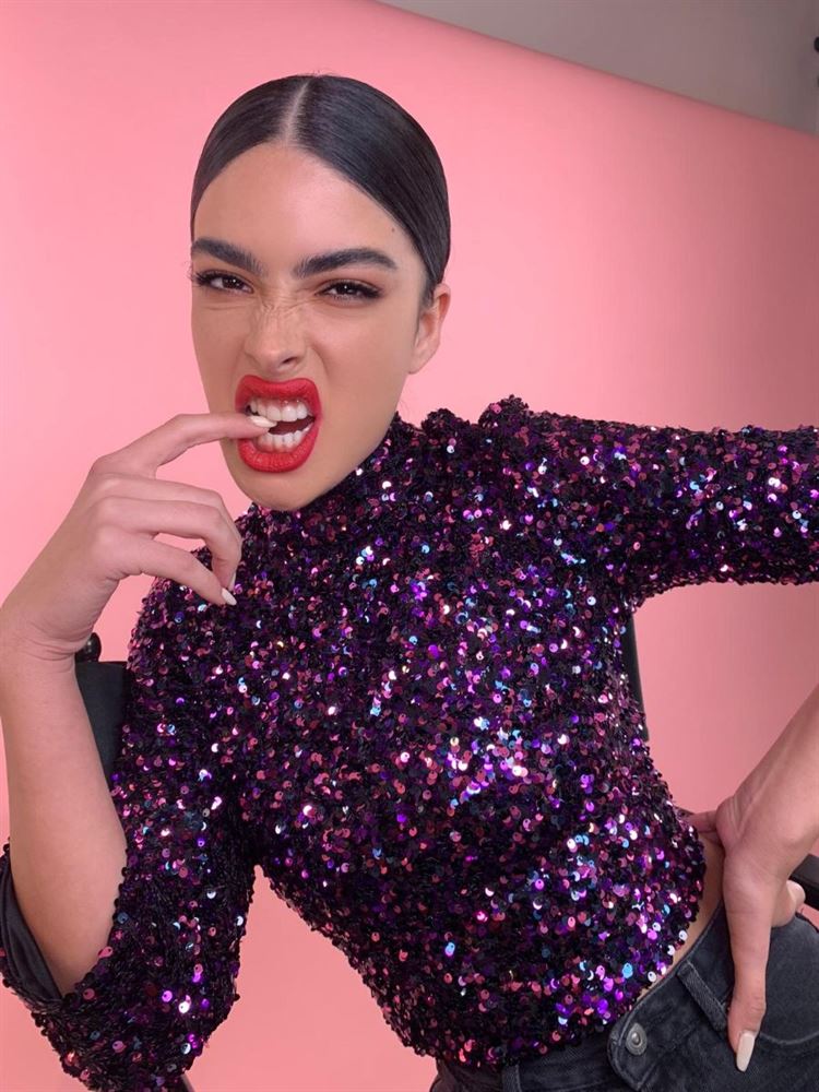 מדריך הסטיילינג: איך תתאפרי לסילבסטר בהשראת הניינטיז? 4