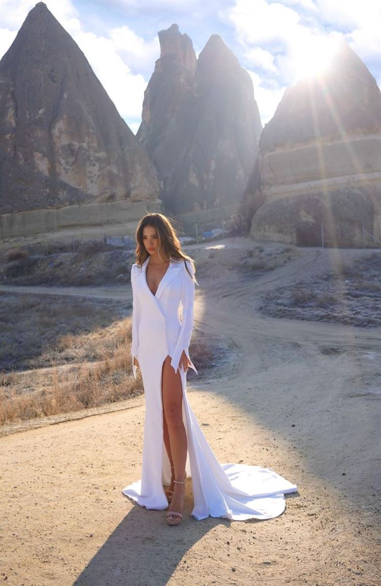 בזמן שנרטבתם: רוסלנה רודינה עולה על שמלת כלה 4